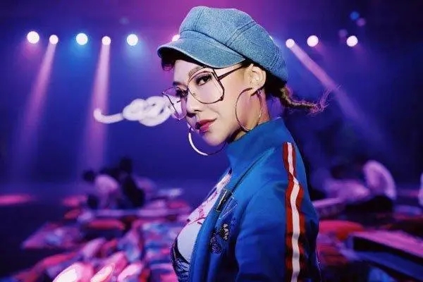 范湉湉个人资料简介结过婚吗感情经历,范湉湉的老公罗振宇吗?