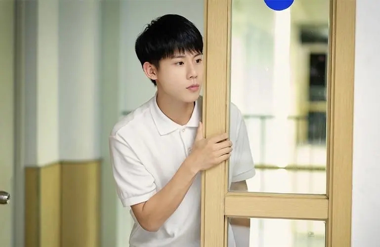 ��Ա����ĸ������ϼ��Ҿ����ݹ��ĵ��Ӿ磬�����Ǻ����ʲô��