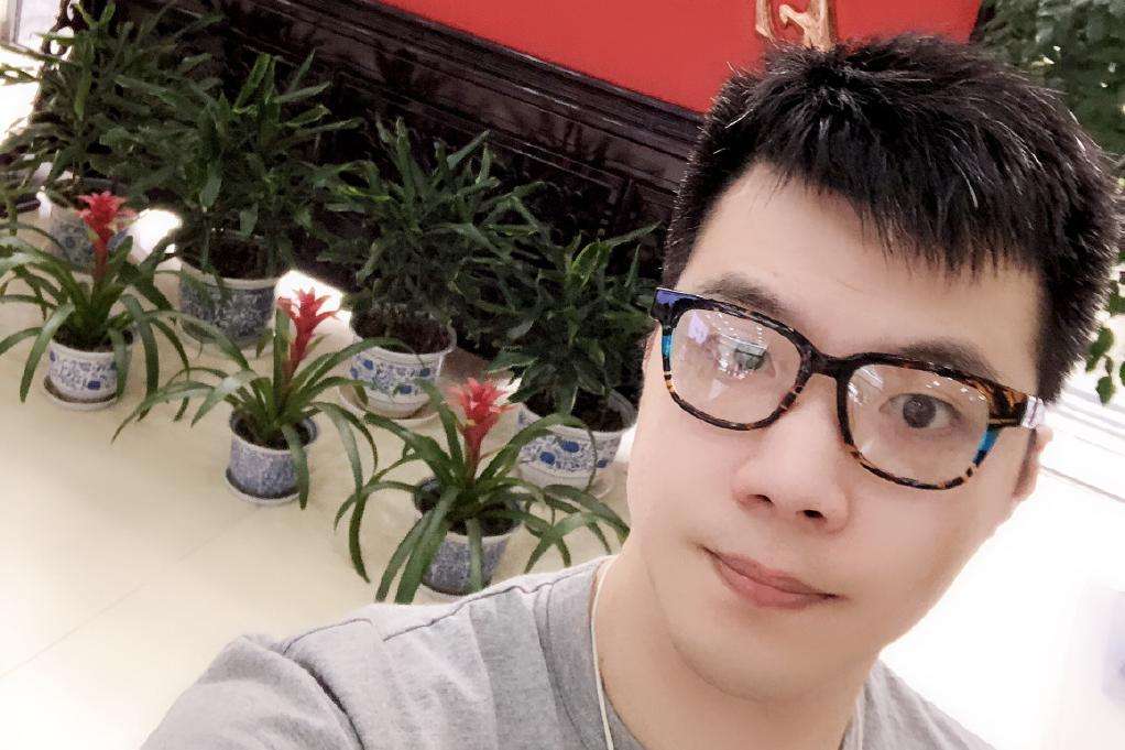 黄毅清到底是干嘛的?曝黄毅清家庭真实情况母亲李薇财产有多少?
