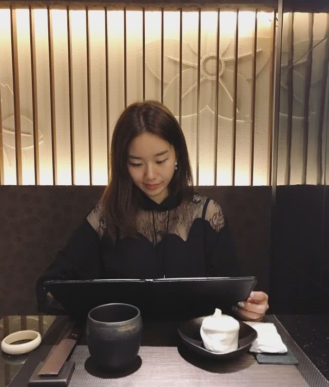 孟非的女儿现状如何 网曝孟非女儿富二代男友照片背景