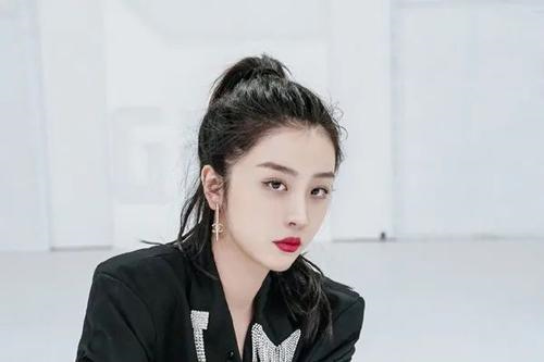 赵小棠家里到底多有钱家庭背景介绍?赵小棠家是干什么的父亲公司