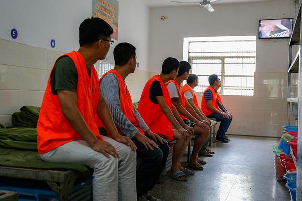 拘留所和看守所的区别进了哪个更严重?进了看守所就必须剃光头吗?