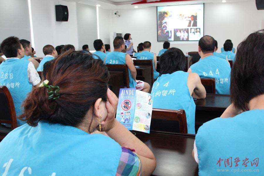 拘留所和看守所的区别进了哪个更严重?进了看守所就必须剃光头吗?