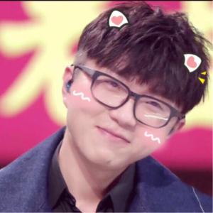 向往的生活毛不易怎么脸那么红什么原因?他的左右脸不一样有问题