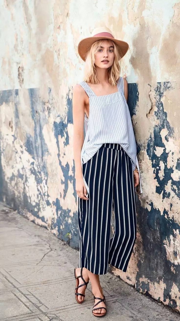 条纹裤子配什么上衣搭配图片女 个性条纹裤子穿搭示范