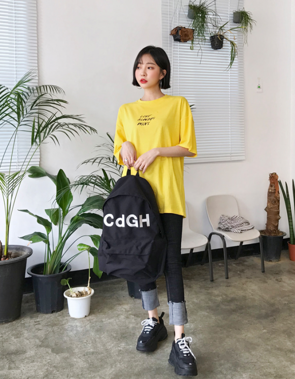 黄色t恤配什么裤子 活力黄让夏日装扮时髦又出众