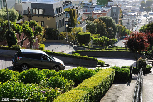 全球最弯曲的街道--伦巴第街形似大肠 是时候展现一波漂移特级了