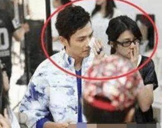 钟汉良结婚照妻子是谁个人资料,钟汉良承认过的女友