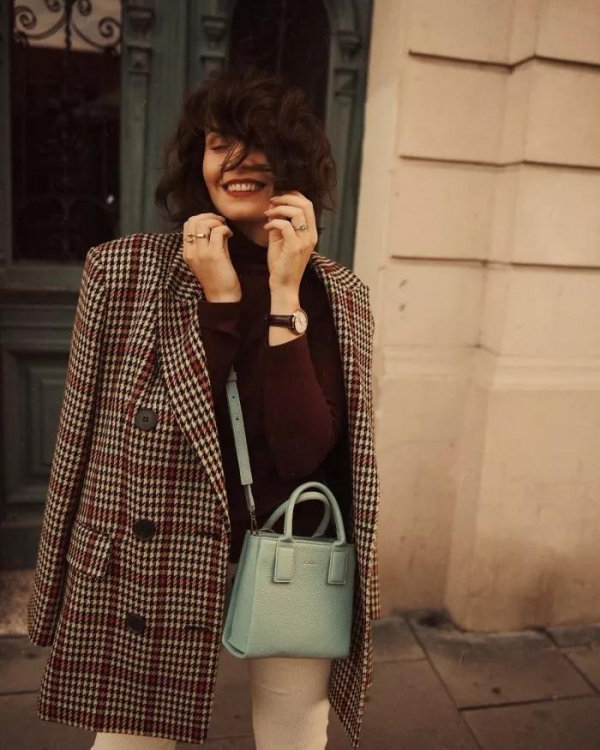 冬天白色裤子搭配图片配什么上衣好看 穿白裤时髦又高级