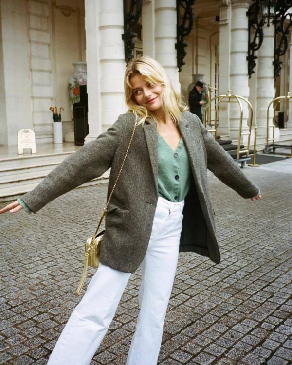 冬天白色裤子搭配图片配什么上衣好看 穿白裤时髦又高级