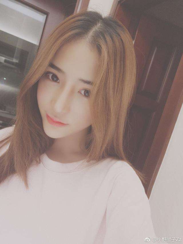 mlxg是谁女朋友是哪里人资料 uzi用椅子砸香锅打架真假关系如何